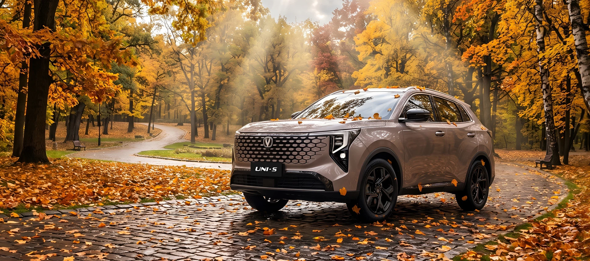 Changan UNI-S в осеннем парке